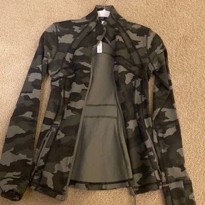 Lulu lemon camo BBl jacket define jacket !! (Size 2)